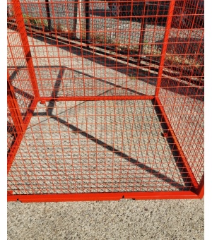 Red Wire Mesh