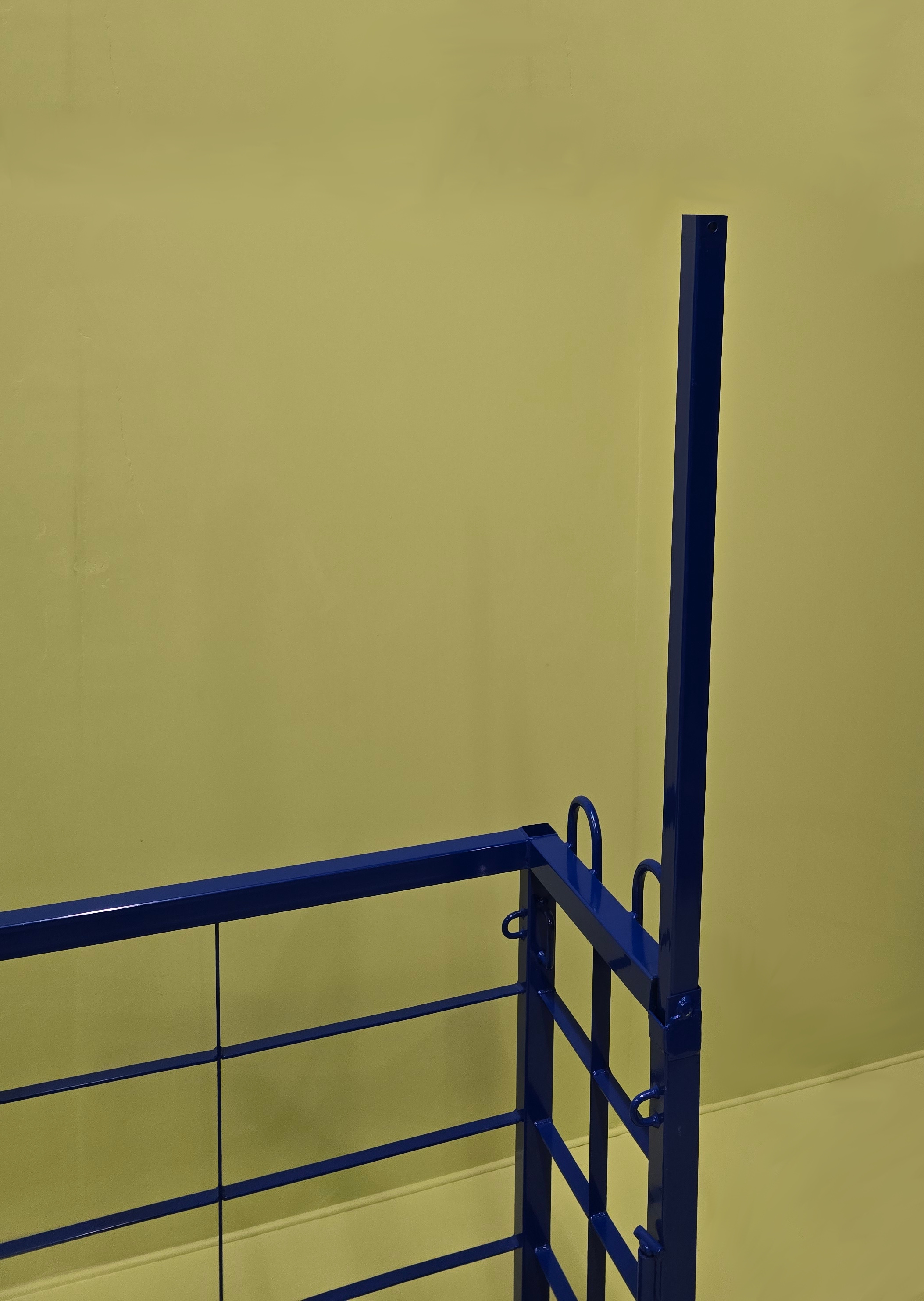 Securing bar - Upright